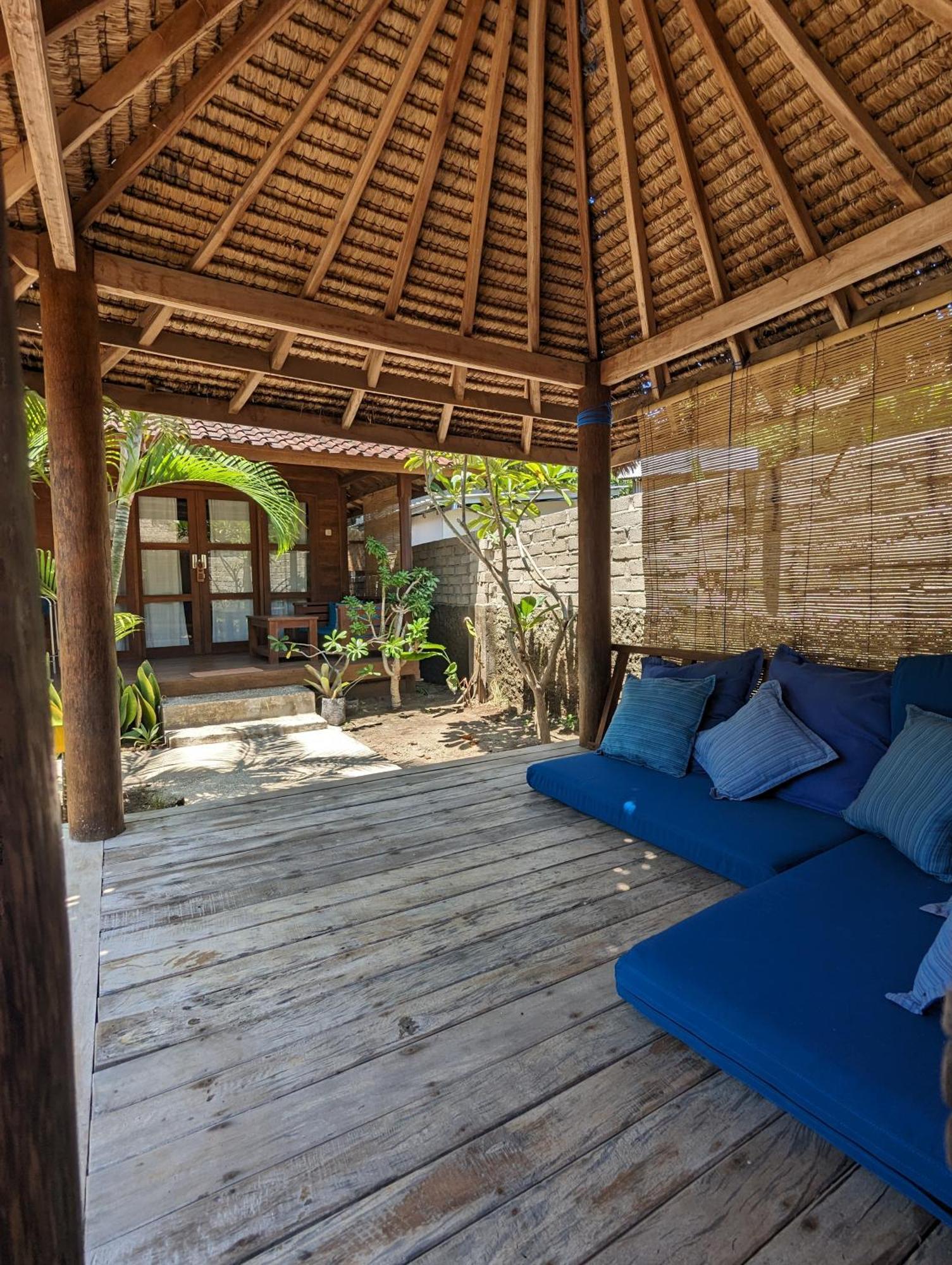 Indigo Bungalows Gili Trawangan Exterior photo