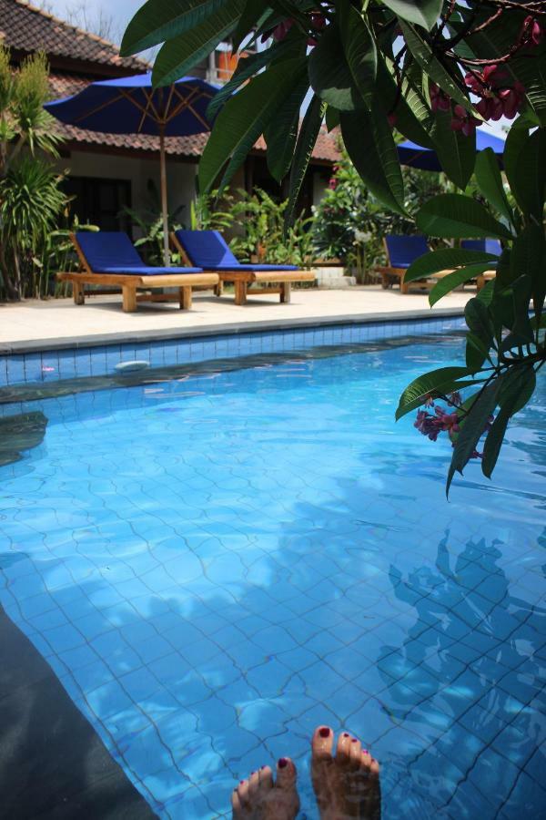 Indigo Bungalows Gili Trawangan Exterior photo